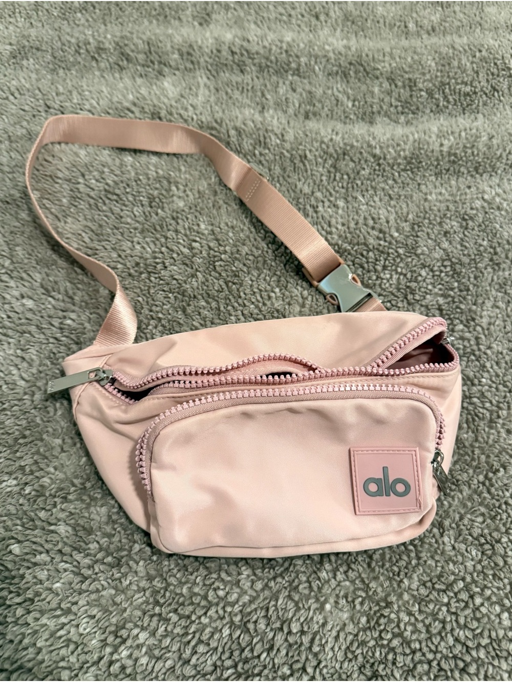 RARE ALO Yoga Ballet Pink Crossbody Waist Bag - Picture 1 of 5